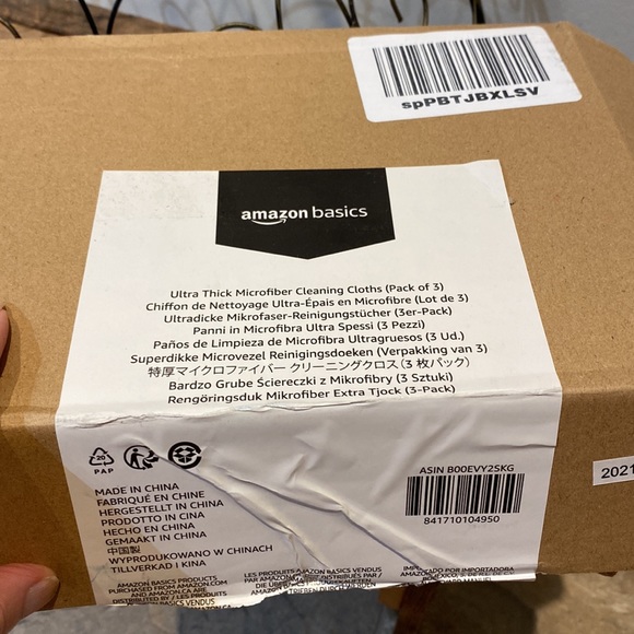 Amazon Basics Ultra Thick Microfibre Cleaning Cloths - Picture 4 of 7